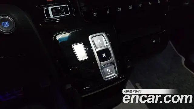Hyundai Staria 2023 — Фото 9/20