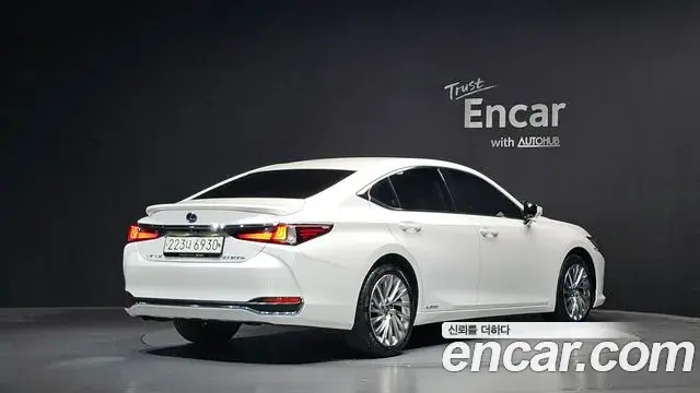 Lexus ES300h 2022 — Фото 2/20