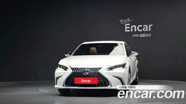 Lexus ES300h 2022 — Фото 3/20