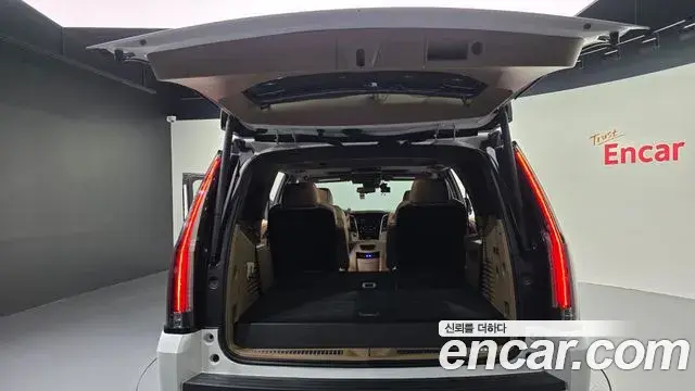 Cadillac Escalade 2020 — Photo 18/20