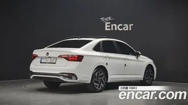 Volkswagen Jetta 2022 — ფოტო 31/35