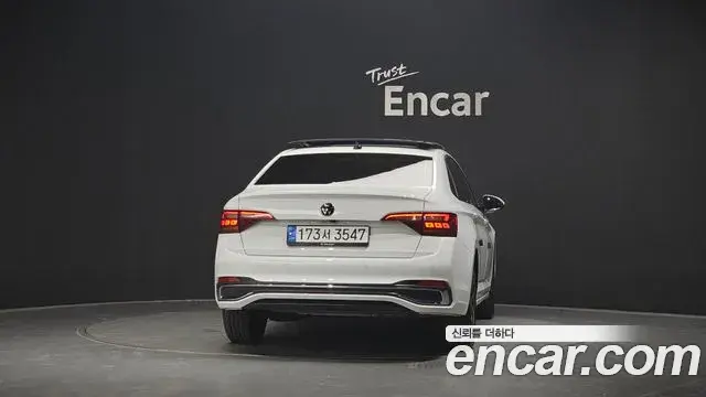 Volkswagen Jetta 2022 — ფოტო 27/35