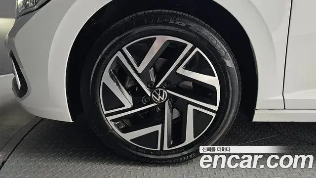 Volkswagen Jetta 2022 — ფოტო 17/35