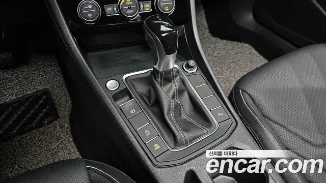 Volkswagen Jetta 2022 — ფოტო 24/35