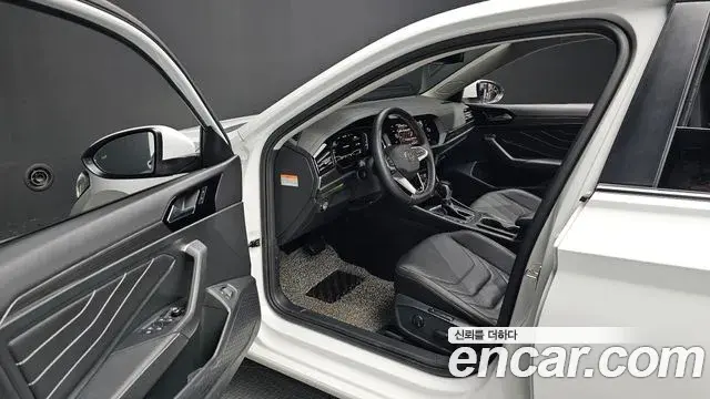 Volkswagen Jetta 2022 — ფოტო 28/35