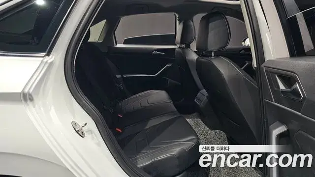 Volkswagen Jetta 2022 — ფოტო 30/35