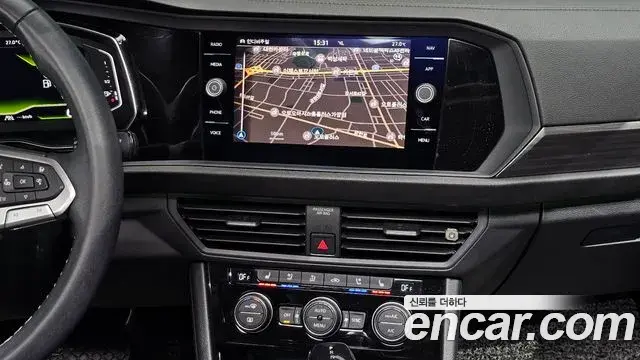 Volkswagen Jetta 2022 — ფოტო 14/35