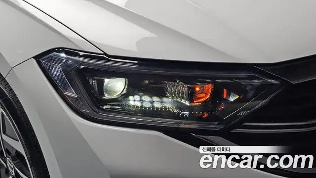Volkswagen Jetta 2022 — ფოტო 22/35
