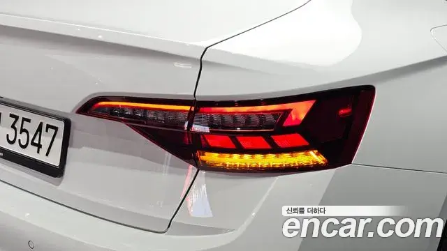 Volkswagen Jetta 2022 — ფოტო 6/35