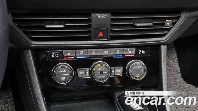 Volkswagen Jetta 2022 — ფოტო 33/35