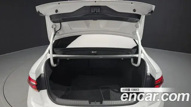 Volkswagen Jetta 2022 — ფოტო 7/35