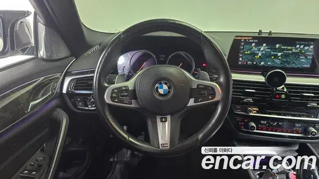 BMW 5 Series 2018 — Фото 14/20