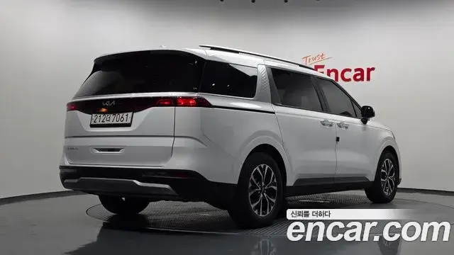 Kia Carnival 2023 — Photo 2/20