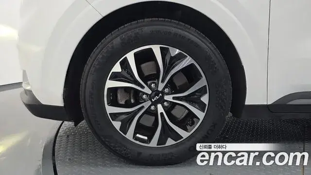 Kia Carnival 2023 — Photo 5/20