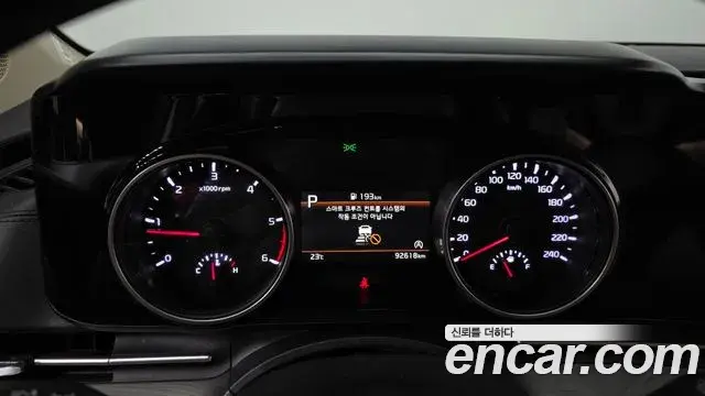 Kia Carnival 2023 — Photo 8/20