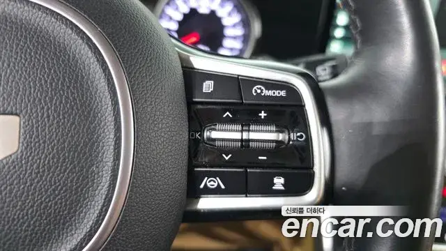 Kia Carnival 2023 — Photo 19/20