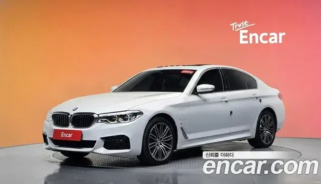 BMW 5 Series 2020 — Фото 1/20