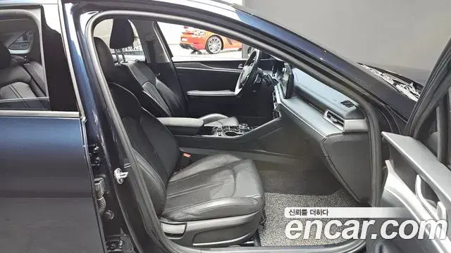 Kia K5 2023 — Photo 10/20