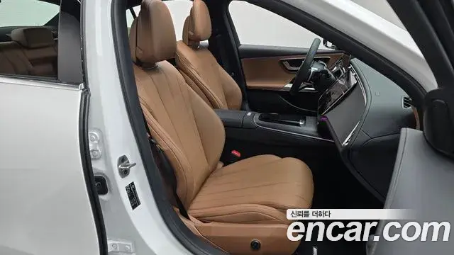 Mercedes-Benz E-Class 2026 — Photo 12/20
