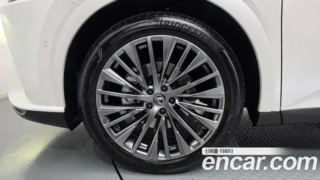 Lexus RX350h 2025 — Photo 14/30