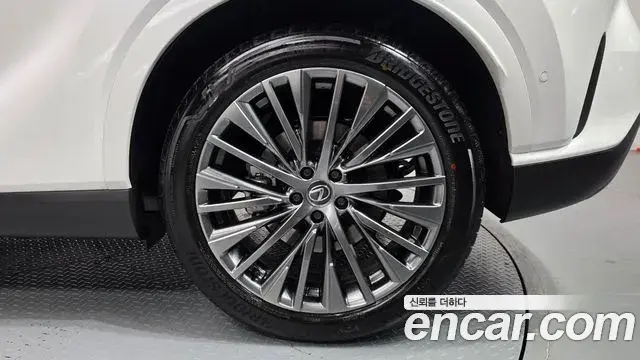 Lexus RX350h 2025 — Photo 25/30