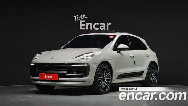Porsche Macan 2022 — ფოტო 24/42