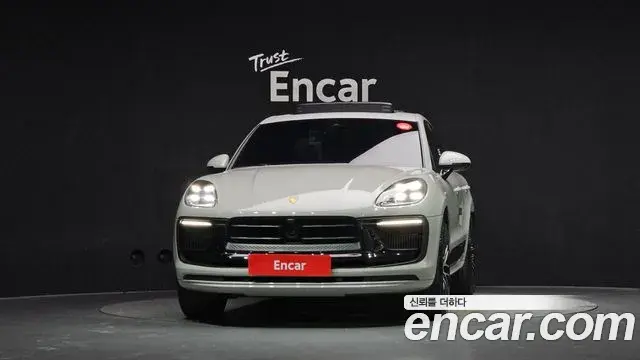 Porsche Macan 2022 — ფოტო 11/42