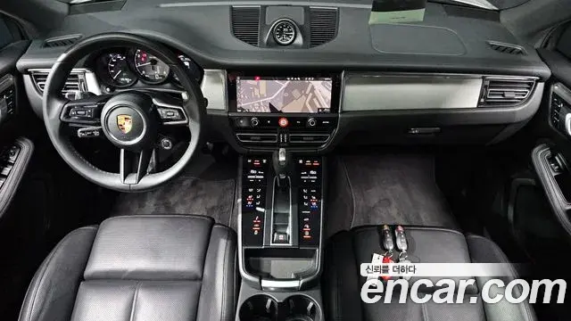 Porsche Macan 2022 — ფოტო 39/42