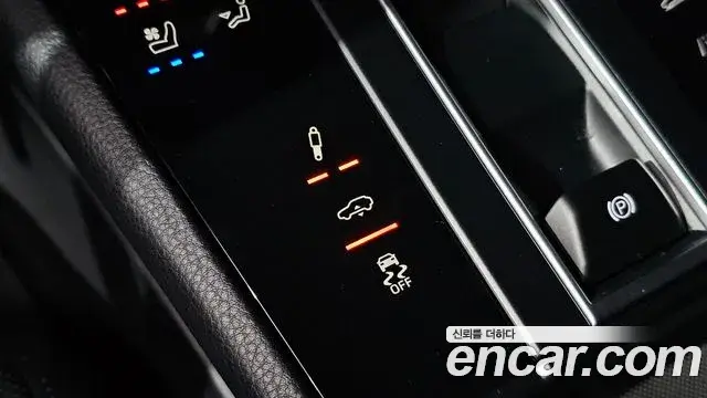 Porsche Macan 2022 — ფოტო 8/42