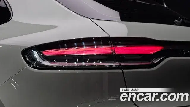 Porsche Macan 2022 — ფოტო 27/42