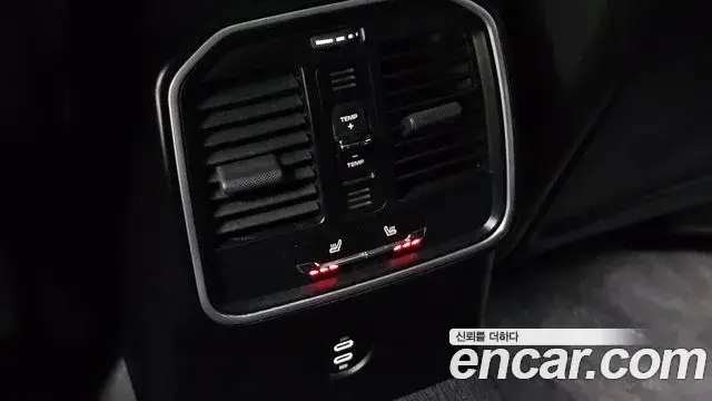 Porsche Macan 2022 — ფოტო 29/42