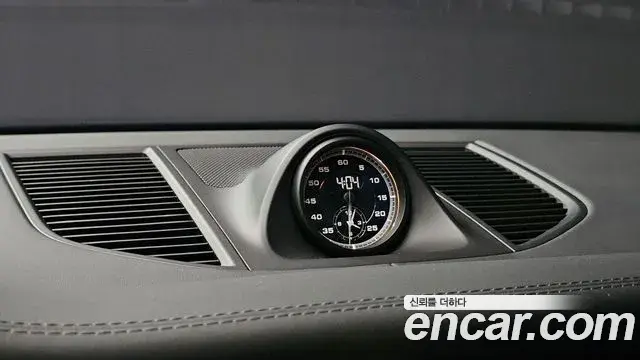 Porsche Macan 2022 — ფოტო 20/42