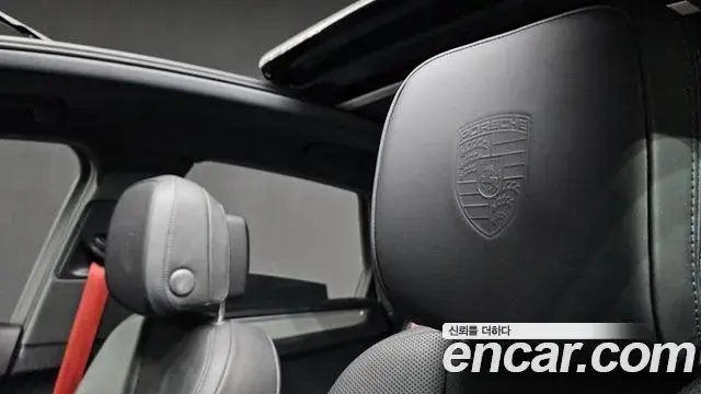 Porsche Macan 2022 — ფოტო 42/42