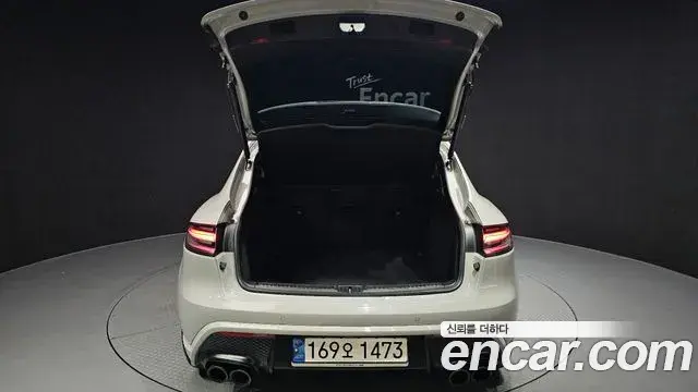 Porsche Macan 2022 — ფოტო 18/42