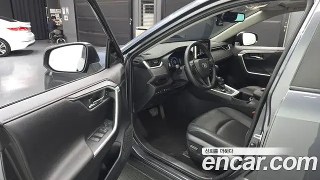 Toyota RAV4 2023 — Photo 3/20