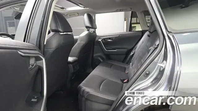Toyota RAV4 2023 — Photo 11/20