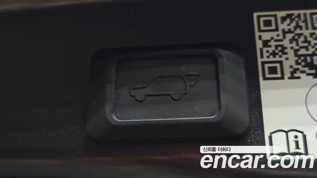 Toyota RAV4 2023 — Photo 9/20