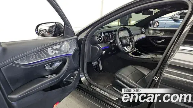 Mercedes-Benz E-Class 2021 — Фото 10/20