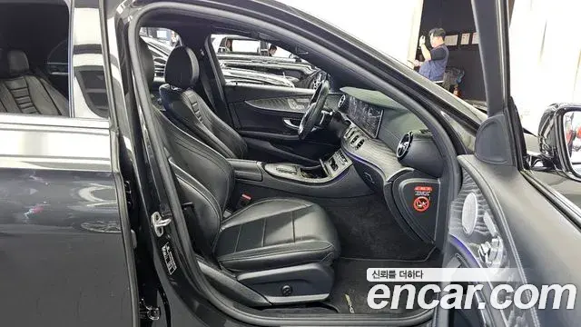 Mercedes-Benz E-Class 2021 — Фото 11/20