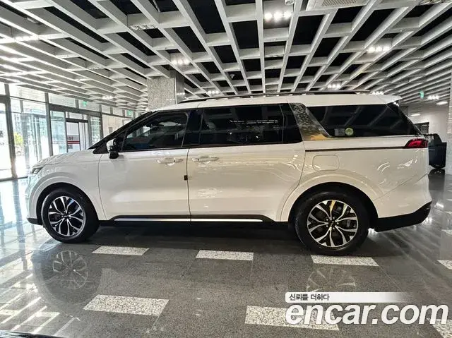 Kia Carnival 2023 — Şəkil 17/20