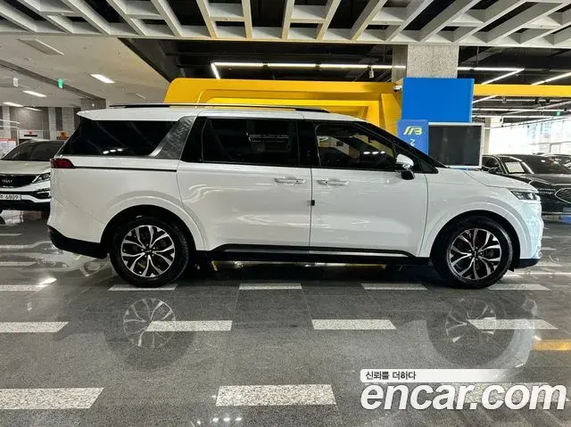 Kia Carnival 2023 — Şəkil 19/20