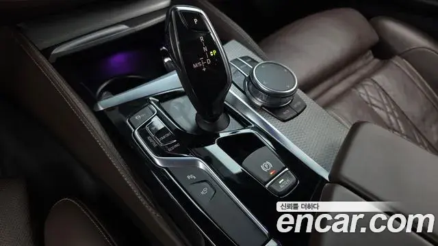 BMW 5 Series 2018 — Фото 8/20