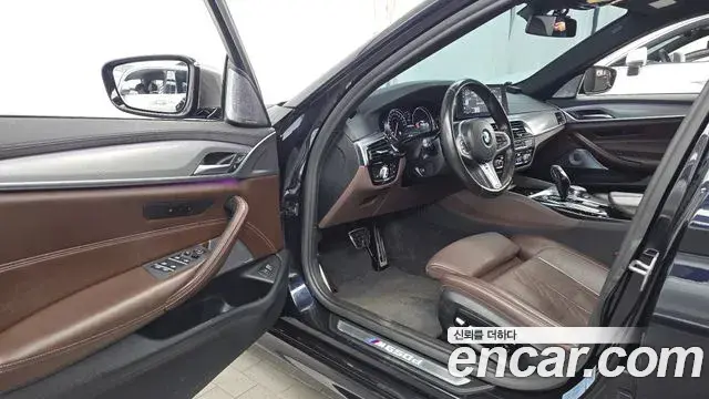 BMW 5 Series 2018 — Фото 9/20