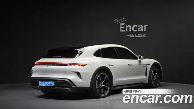Porsche Taycan 2025 — Photo 9/33