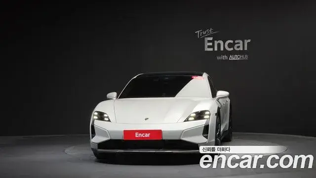Porsche Taycan 2025 — Photo 13/33