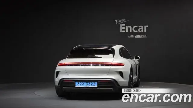 Porsche Taycan 2025 — Photo 5/33
