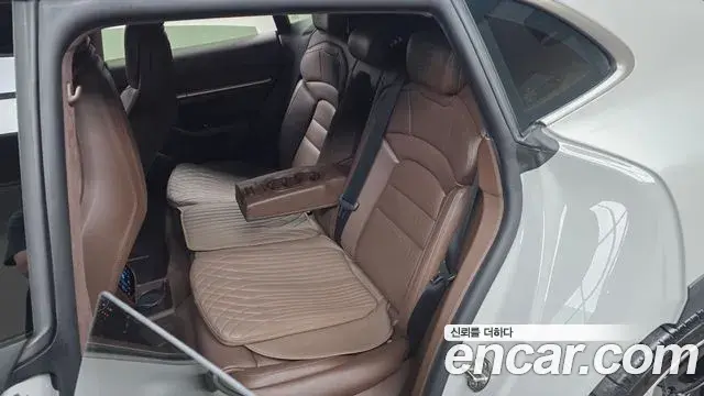 Porsche Taycan 2025 — Photo 12/33