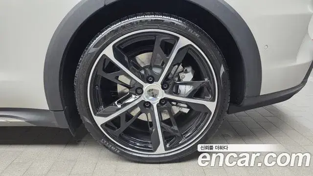 Porsche Taycan 2025 — Photo 15/33
