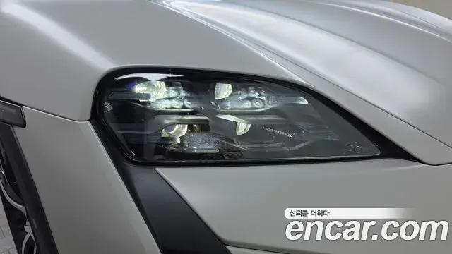 Porsche Taycan 2025 — Photo 22/33