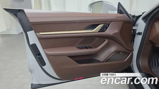 Porsche Taycan 2025 — Photo 28/33